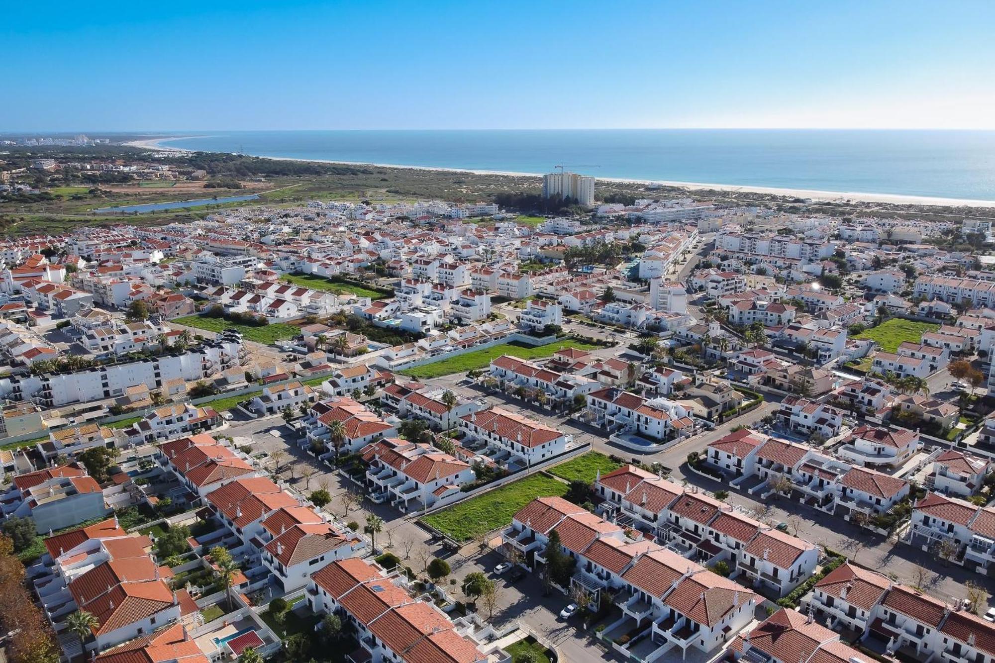 Vila Ramalhete W/ 3 Bdr & Balcony By Lovelystay Altura Exterior photo